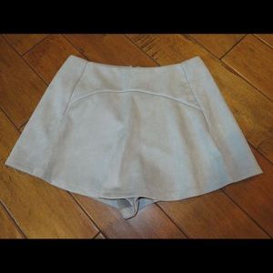 ADORABLE GRAY SUEDE SKORT FROM LF!